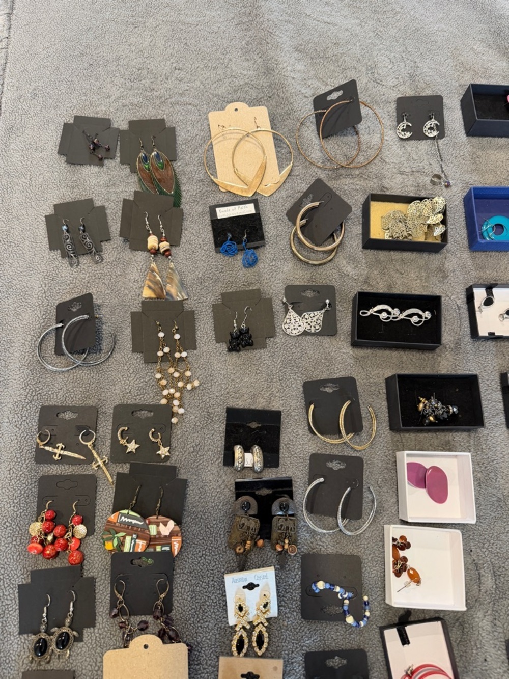 70 pairs of Assorted Women's vintage and new Earrings - All Styles - Picture 14 of 14